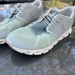 On cloud women size 10.5